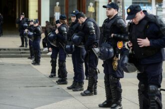 Zagreb: Prosvjednici na Trgu bukom pokušali ometati molitelje krunice