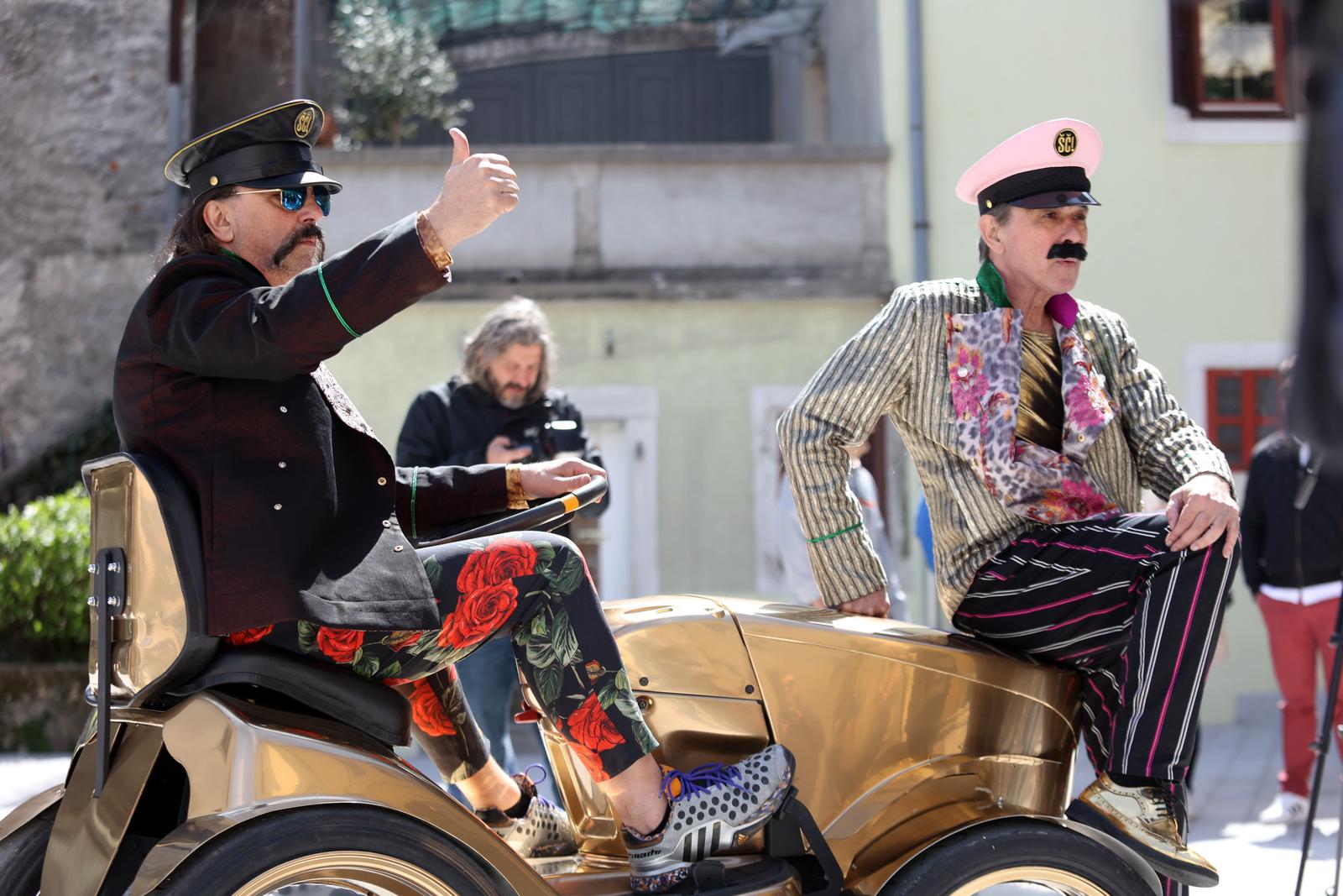 Kastav: Let3 predstavio zlatni traktor s kojim idu na Euroviziju Kastav: Let3 predstavio zlatni traktor s kojim idu na Euroviziju