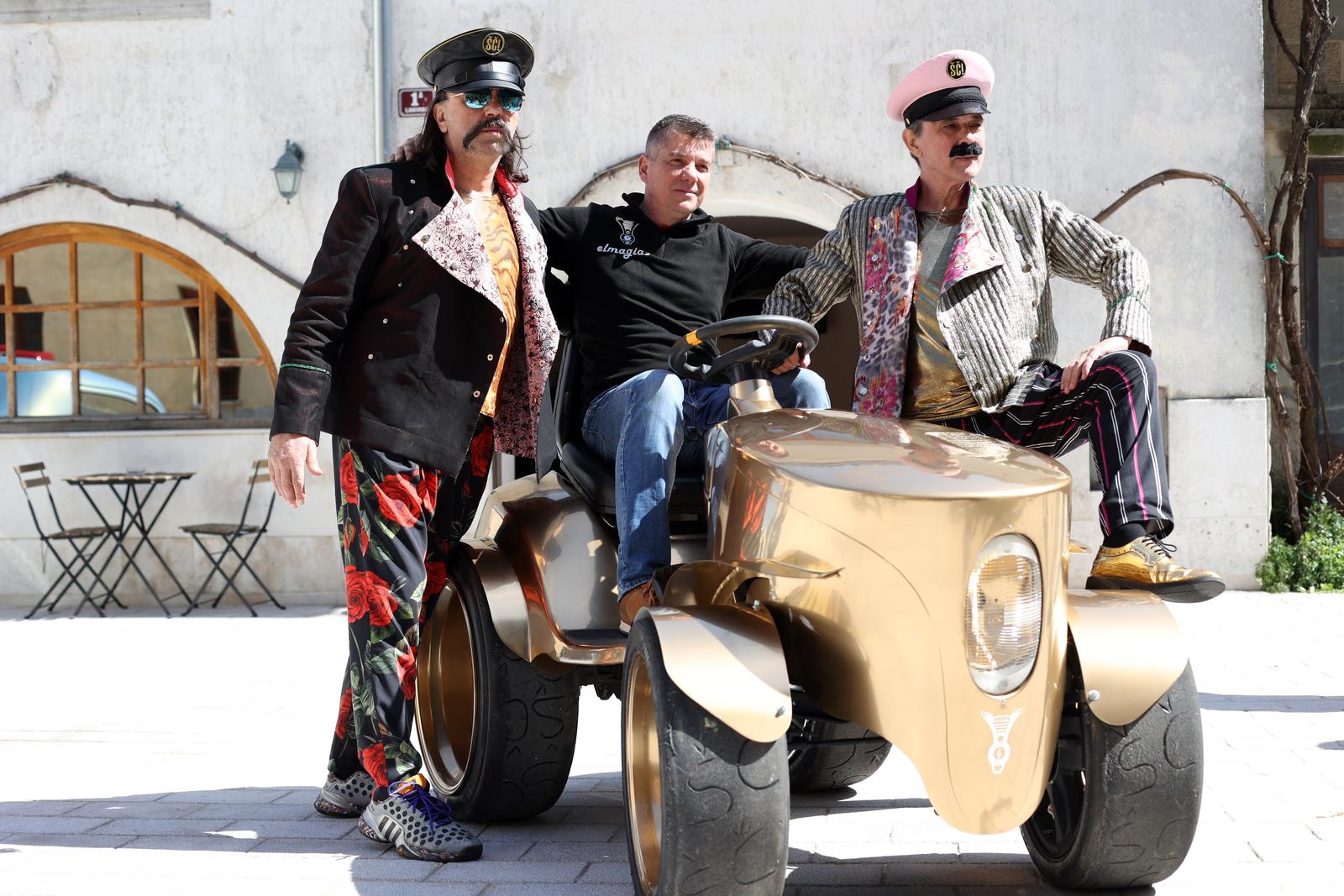 Kastav: Let3 predstavio zlatni traktor s kojim idu na Euroviziju Kastav: Let3 predstavio zlatni traktor s kojim idu na Euroviziju