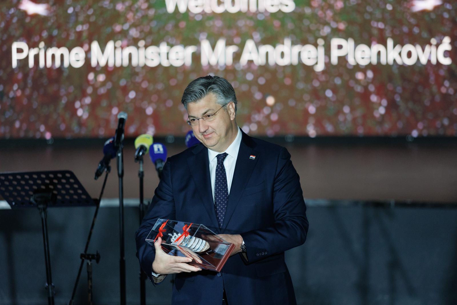 Rijeka: Svečano isplovljavanje broda Scenic Eclipse II Rijeka: Svečano isplovljavanje broda Scenic Eclipse II