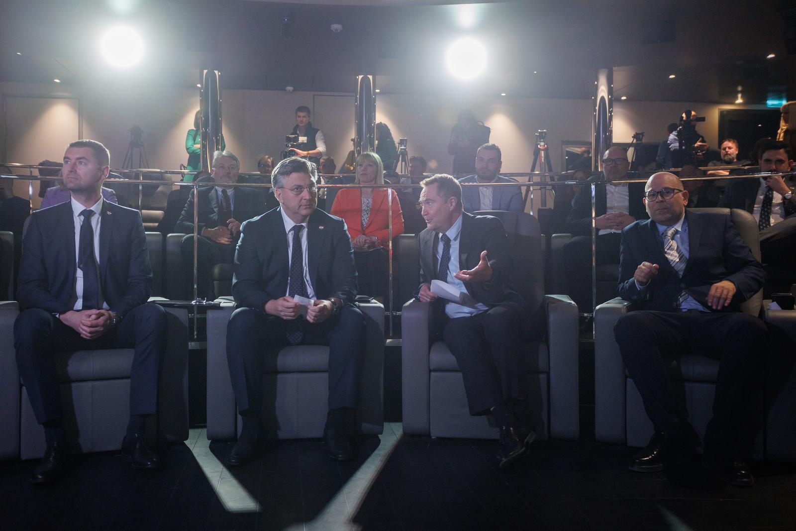 Rijeka: Svečano isplovljavanje broda Scenic Eclipse II Rijeka: Svečano isplovljavanje broda Scenic Eclipse II