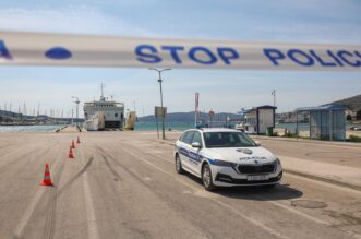 Trogir: BMW-om udarila u kamion, oba vozila zavrila u moru