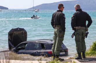 Trogir: BMW-om udarila u kamion, oba vozila završila u moru