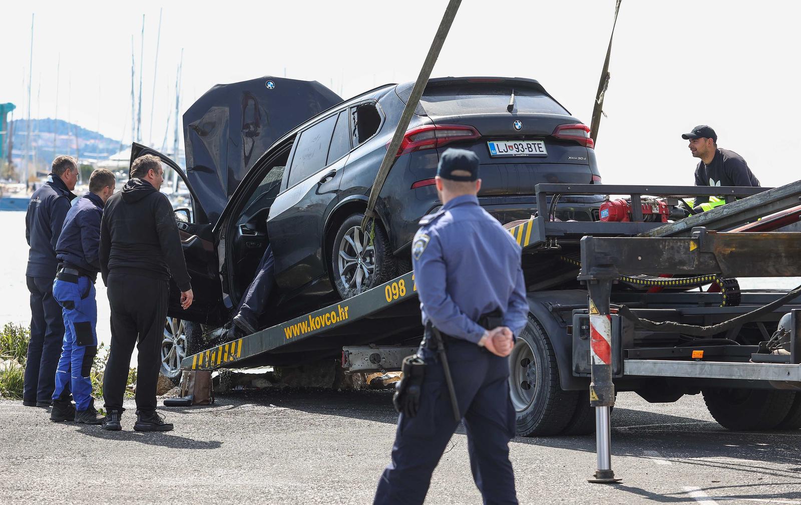 Trogir: BMW-om udarila u kamion, oba vozila završila u moru Trogir: BMW-om udarila u kamion, oba vozila završila u moru