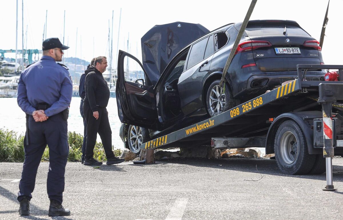 Trogir: BMW-om udarila u kamion, oba vozila završila u moru