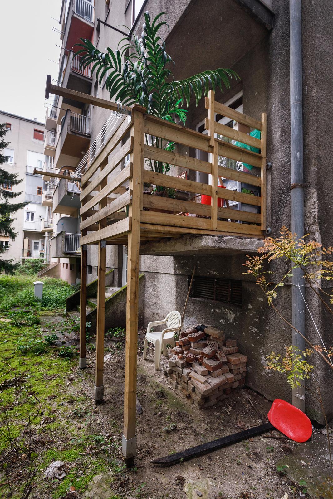 Zagreb: Ilegalno nadograđeni balkon Zagreb: Ilegalno nadograđeni balkon