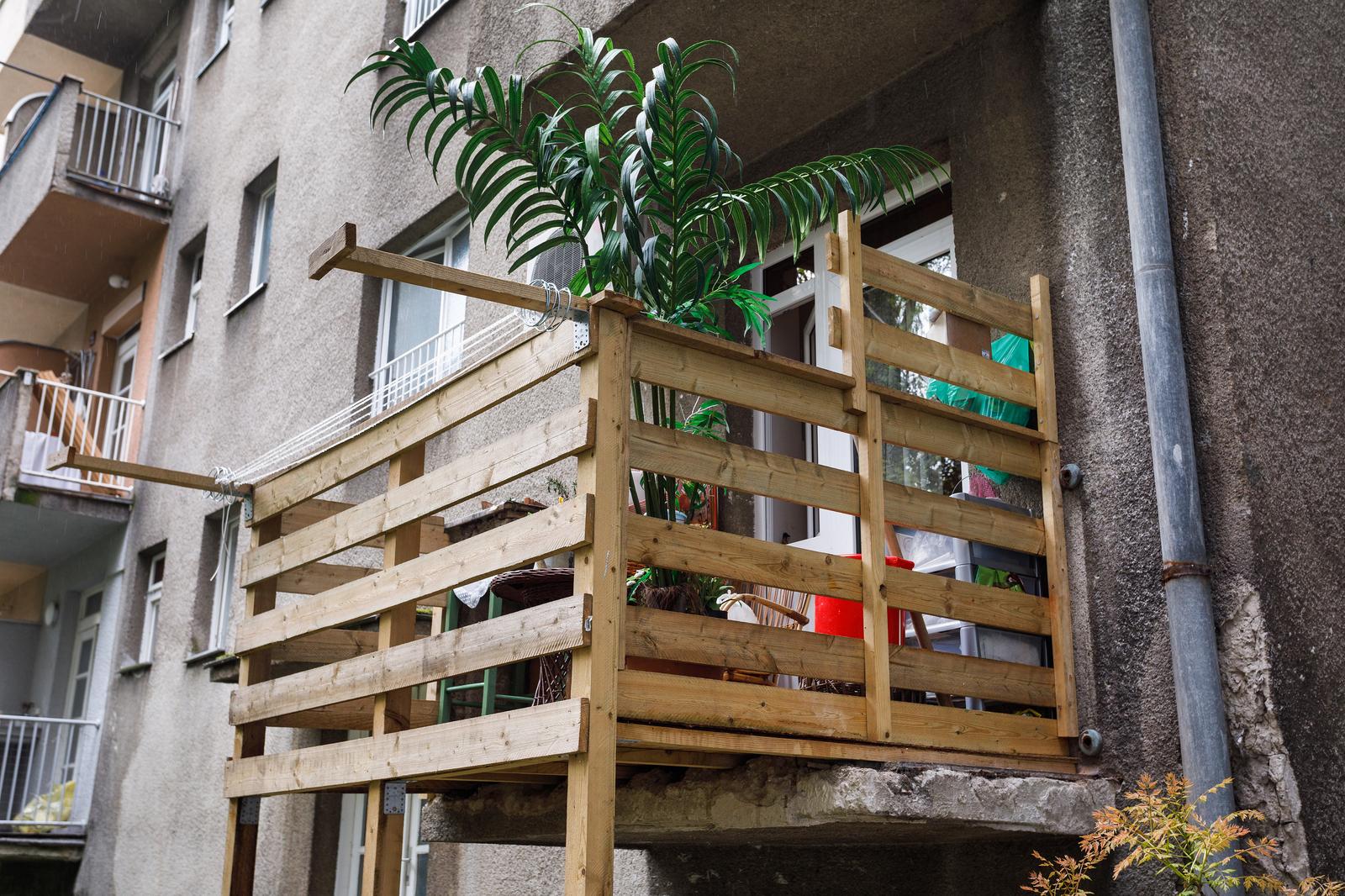 Zagreb: Ilegalno nadograđeni balkon Zagreb: Ilegalno nadograđeni balkon