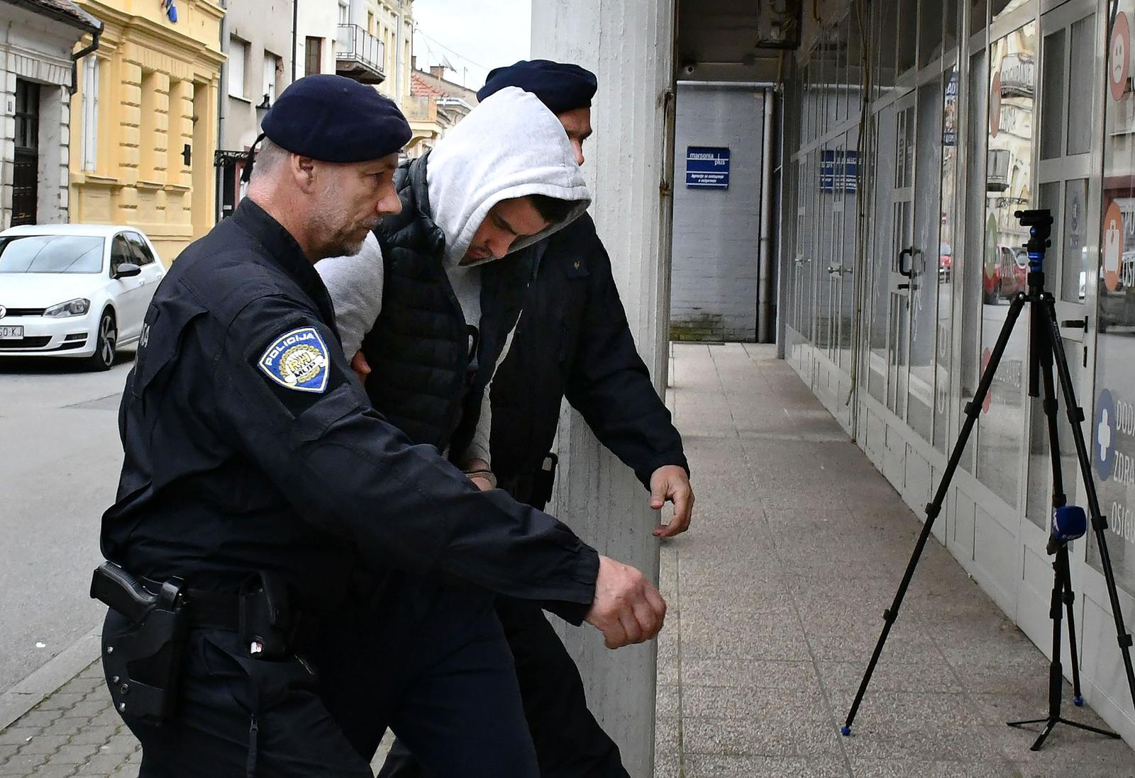 EKSKLUZIVNO Slavonski Brod: Priveden mladić koji je nasmrt pretukao vojnika u Požegi