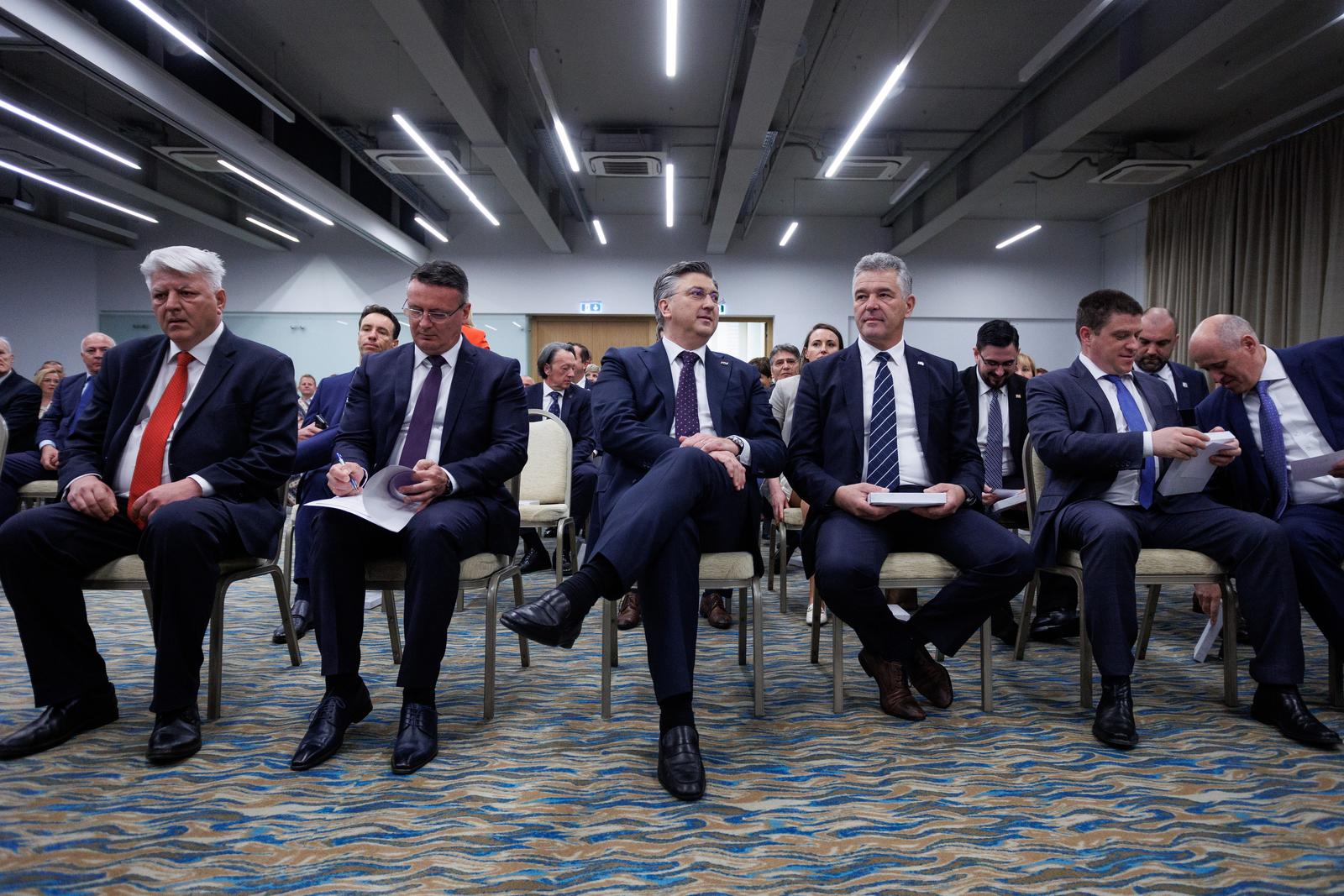 Andrej Plenković sudjelovao je na svečanom obilježavanju 20 godina Hrvatske zajednice županija u Opatiji Andrej Plenković sudjelovao je na svečanom obilježavanju 20 godina Hrvatske zajednice županija u Opatiji