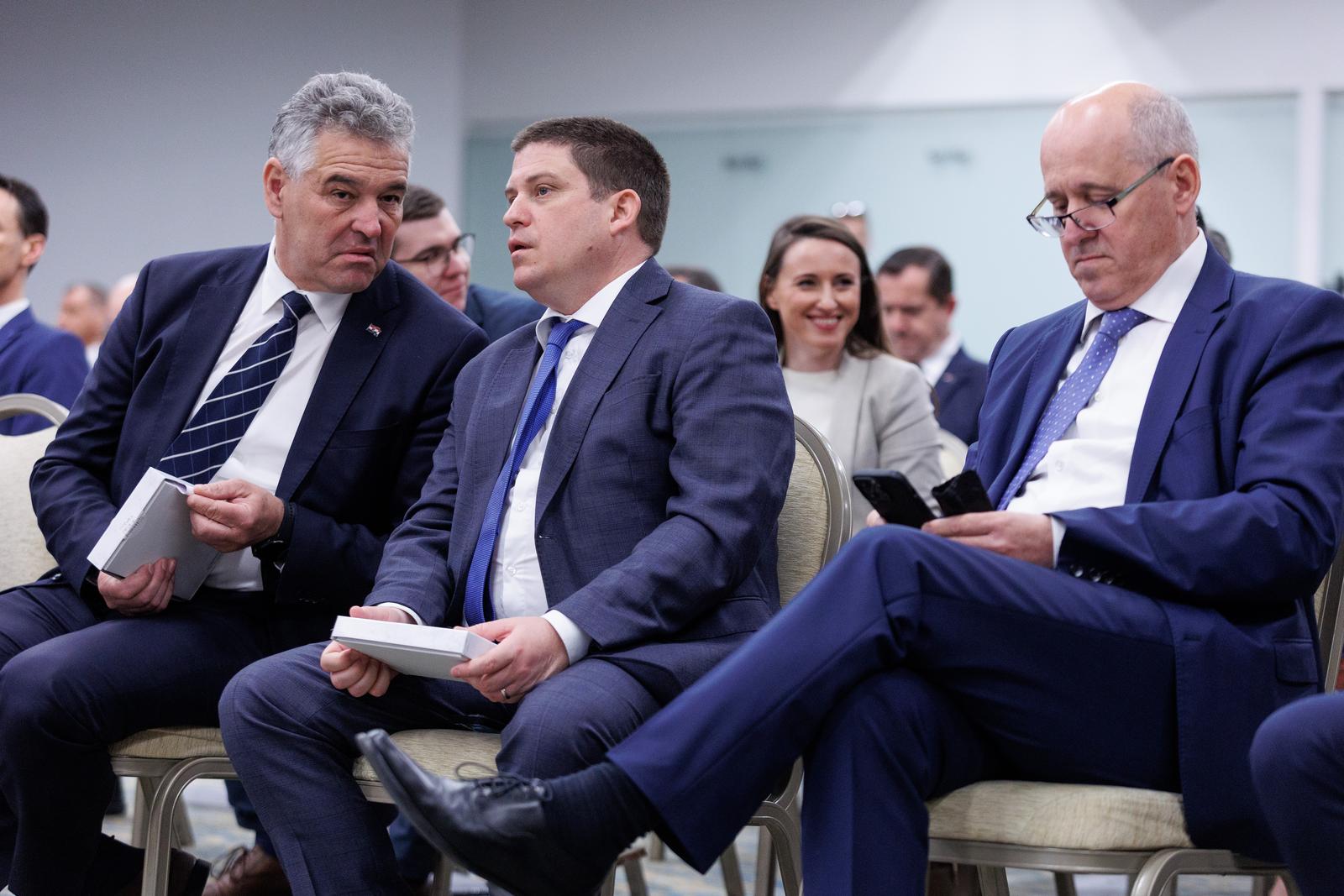 Andrej Plenković sudjelovao je na svečanom obilježavanju 20 godina Hrvatske zajednice županija u Opatiji Andrej Plenković sudjelovao je na svečanom obilježavanju 20 godina Hrvatske zajednice županija u Opatiji