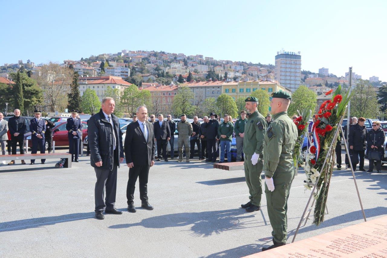 Polaganje-vijenaca-povodom-Obilježavanja-32.-godišnjice-osnivanja-Specijalne-jedinice-policije-„Ajkula“-5 Polaganje-vijenaca-povodom-Obilježavanja-32.-godišnjice-osnivanja-Specijalne-jedinice-policije-„Ajkula“-5