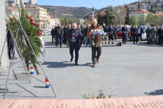 Polaganje-vijenaca-povodom-Obilježavanja-32.-godišnjice-osnivanja-Specijalne-jedinice-policije-„Ajkula“-7-1200×800