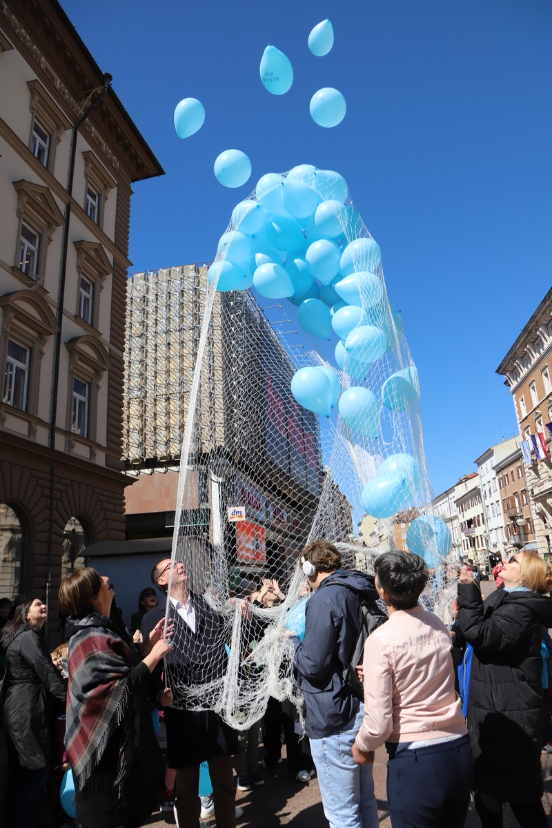 Svjetski-dan-autizma-obilježen-puštanjem-plavih-balona-na-Korzu-13 Svjetski-dan-autizma-obilježen-puštanjem-plavih-balona-na-Korzu-13