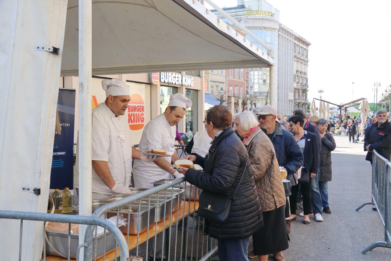 Tradicionalna-marenda-s-građanima-na-Korzu-uoči-Uskrsa-1 Tradicionalna-marenda-s-građanima-na-Korzu-uoči-Uskrsa-1