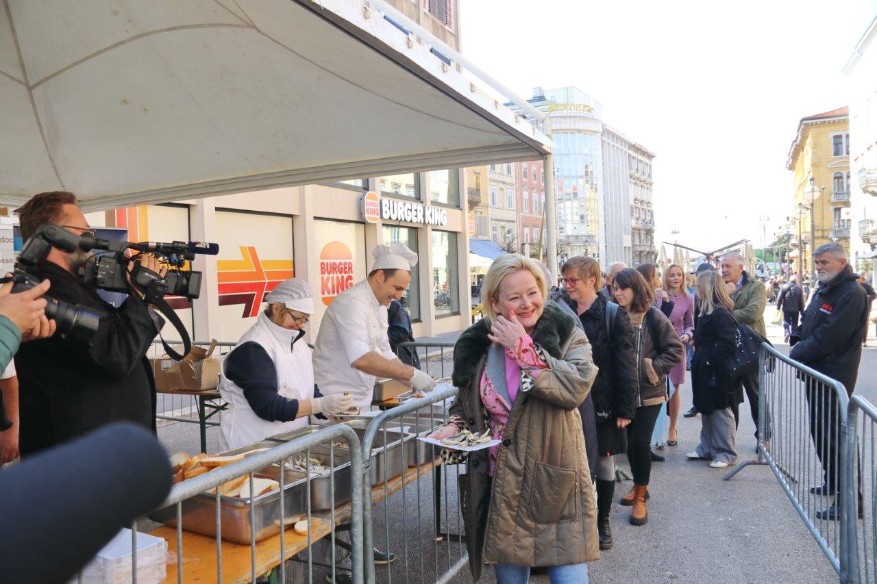 Tradicionalna-marenda-s-građanima-na-Korzu-uoči-Uskrsa-7 Tradicionalna-marenda-s-građanima-na-Korzu-uoči-Uskrsa-7