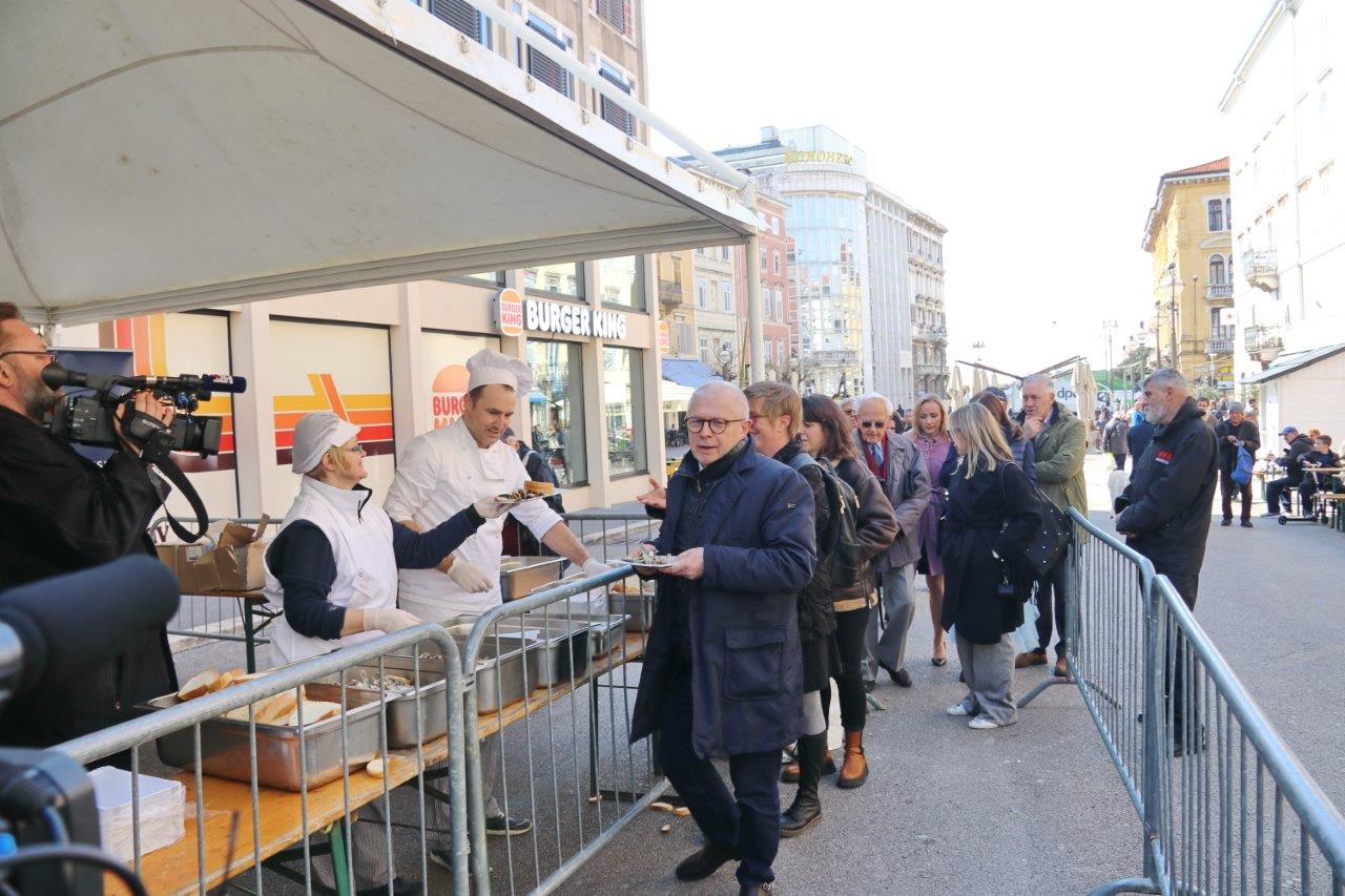 Tradicionalna-marenda-s-građanima-na-Korzu-uoči-Uskrsa-8 Tradicionalna-marenda-s-građanima-na-Korzu-uoči-Uskrsa-8