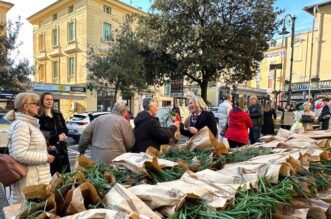 opatija veliki petak podjela paketa (4)