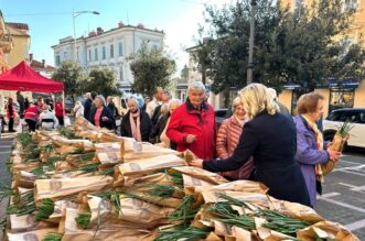 opatija veliki petak podjela paketa (6)