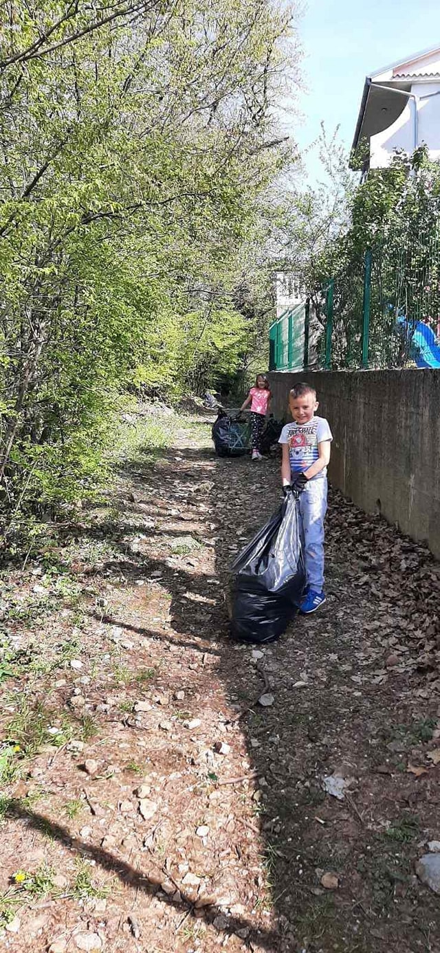 viskovo zelena cistka (4) viskovo zelena cistka (4)