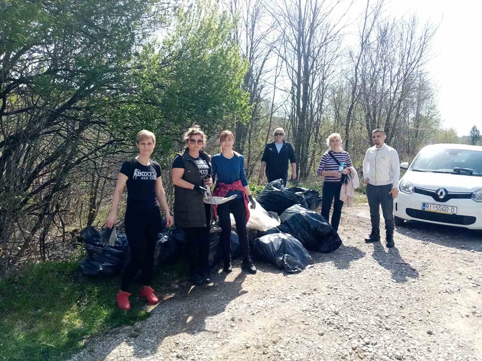 viskovo zelena cistka (6) viskovo zelena cistka (6)