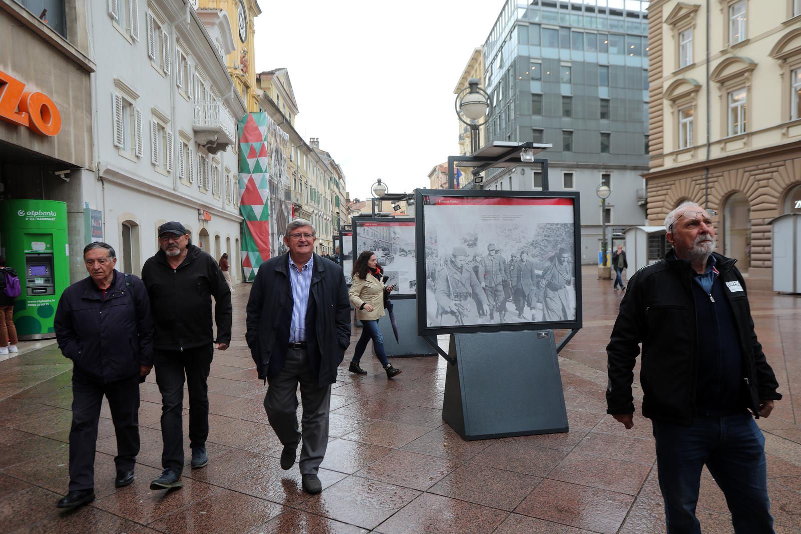 Rijeka: Obilježavanje Dana oslobođenja Rijeke od fašizma započelo otvorenjem izložbe na Korzu Rijeka: Obilježavanje Dana oslobođenja Rijeke od fašizma započelo otvorenjem izložbe na Korzu