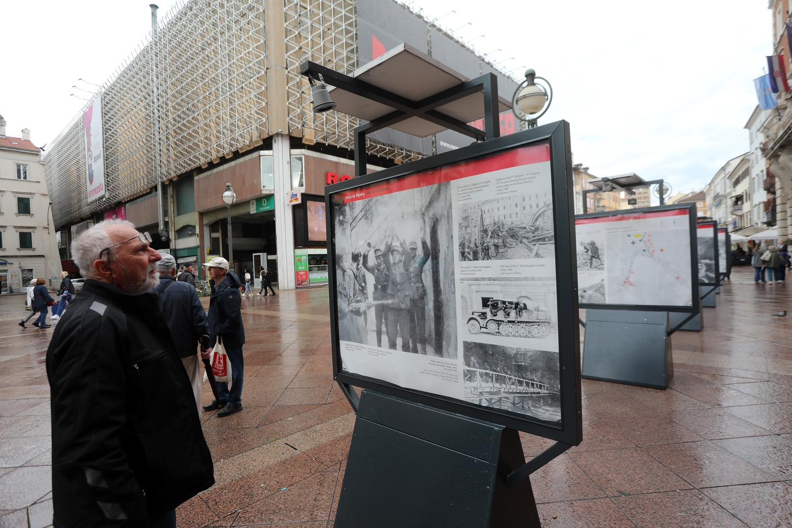 Rijeka: Obilježavanje Dana oslobođenja Rijeke od fašizma započelo otvorenjem izložbe na Korzu Rijeka: Obilježavanje Dana oslobođenja Rijeke od fašizma započelo otvorenjem izložbe na Korzu