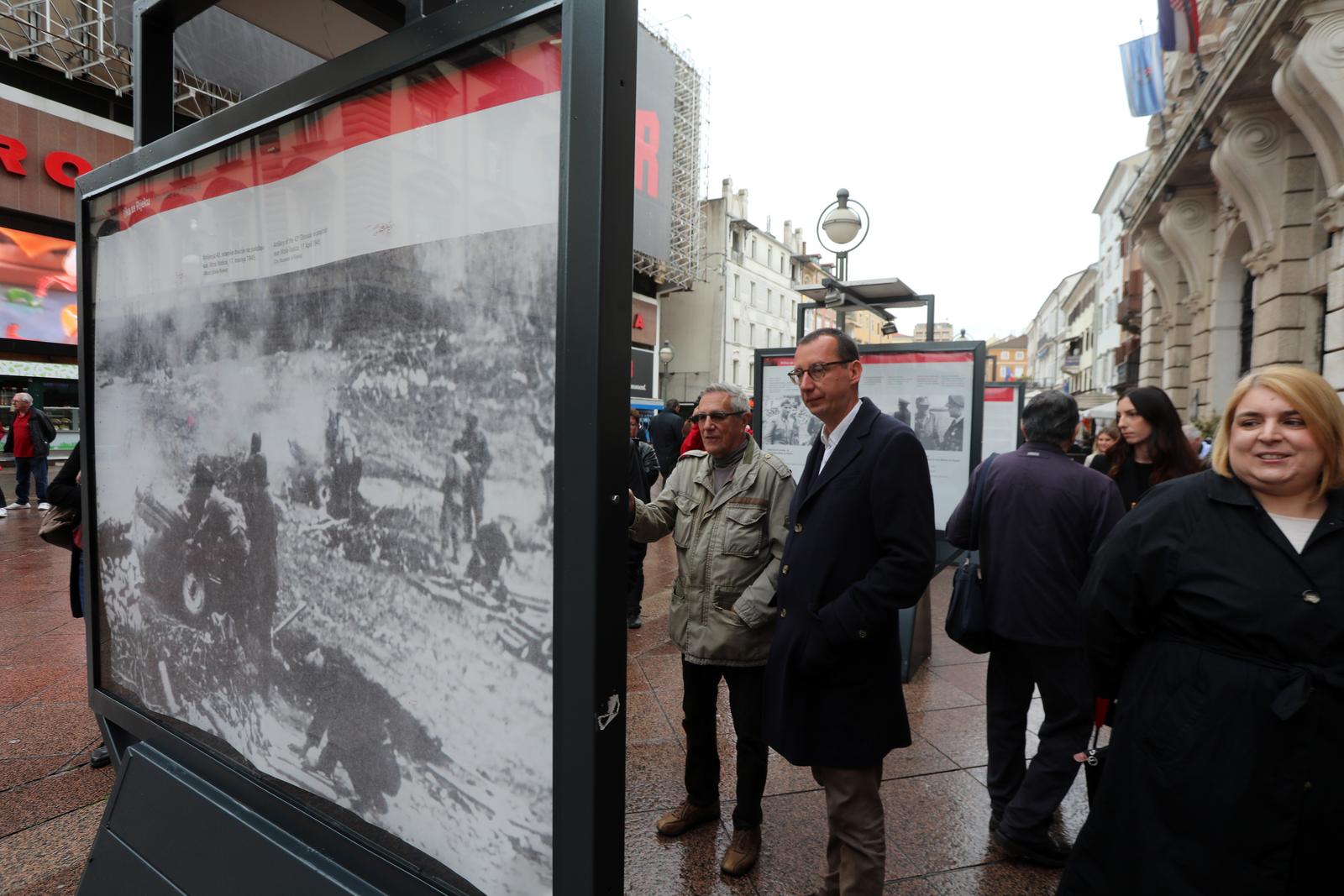 Rijeka: Obilježavanje Dana oslobođenja Rijeke od fašizma započelo otvorenjem izložbe na Korzu Rijeka: Obilježavanje Dana oslobođenja Rijeke od fašizma započelo otvorenjem izložbe na Korzu