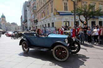 Na ulicama grada održan 27. Oldtimer auto rally Rijeka 2023