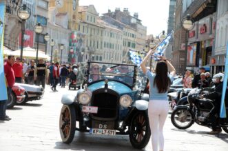 Na ulicama grada održan 27. Oldtimer auto rally Rijeka 2023