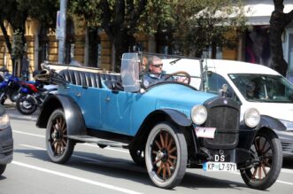 Na ulicama grada održan 27. Oldtimer auto rally Rijeka 2023