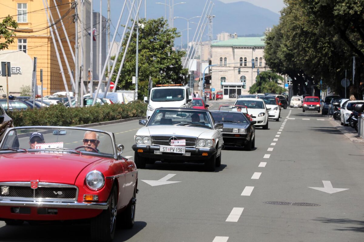 Na ulicama grada održan 27. Oldtimer auto rally Rijeka 2023