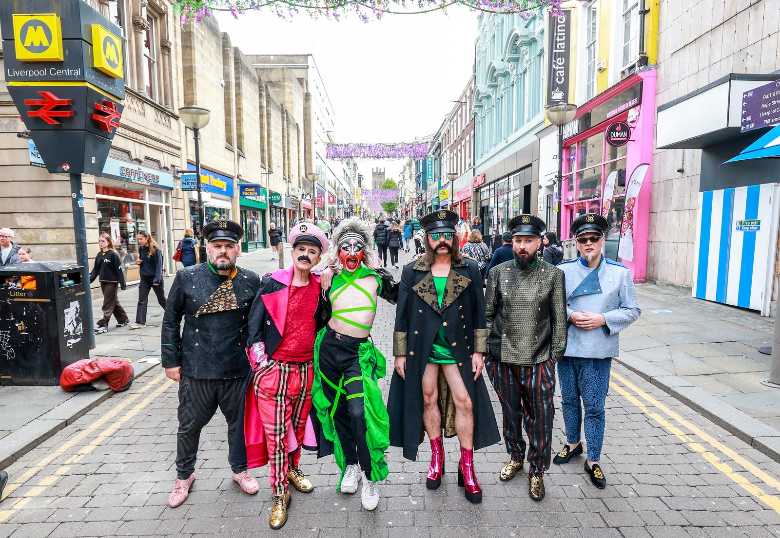 Članovi Leta 3 prošetali Liverpoolom i oduševili prolaznike