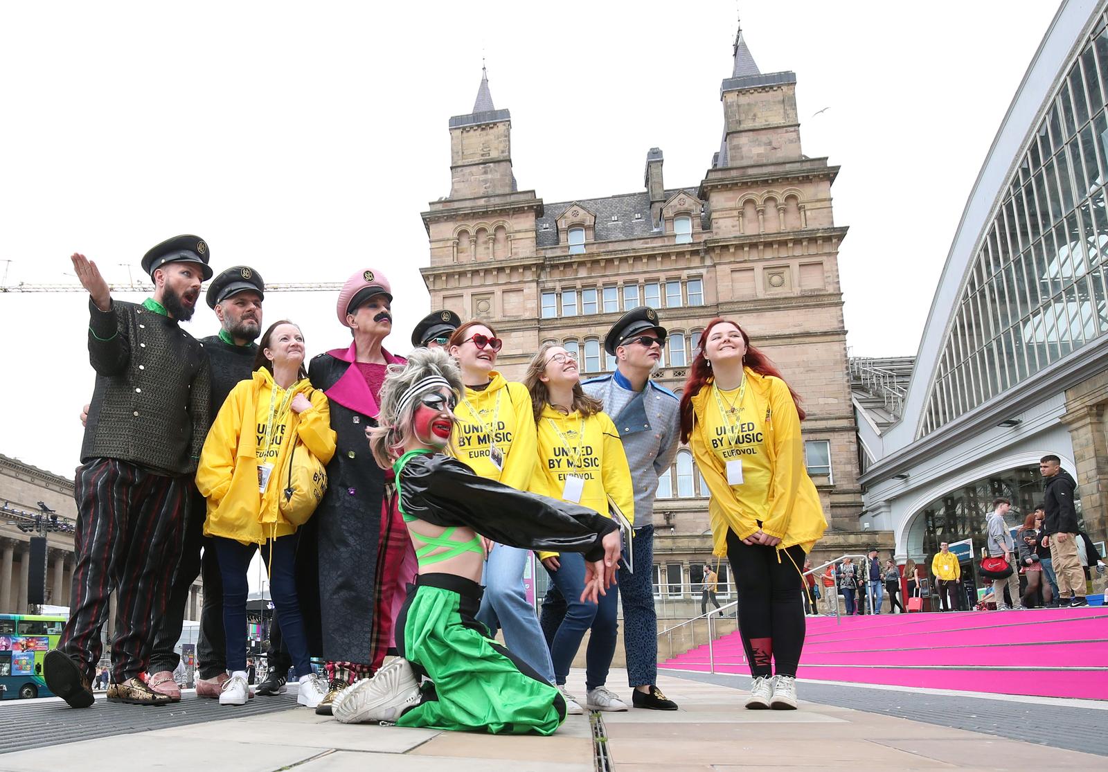 Članovi Leta 3 prošetali Liverpoolom i oduševili prolaznike