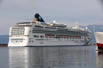 Prvi ovosezonski kruzer Norwegian Gem uplovio u riječku luku pun turista