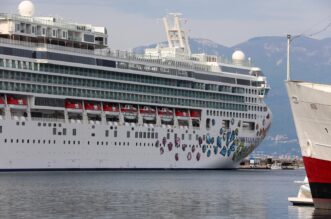 Prvi ovosezonski kruzer Norwegian Gem uplovio u riječku luku pun turista