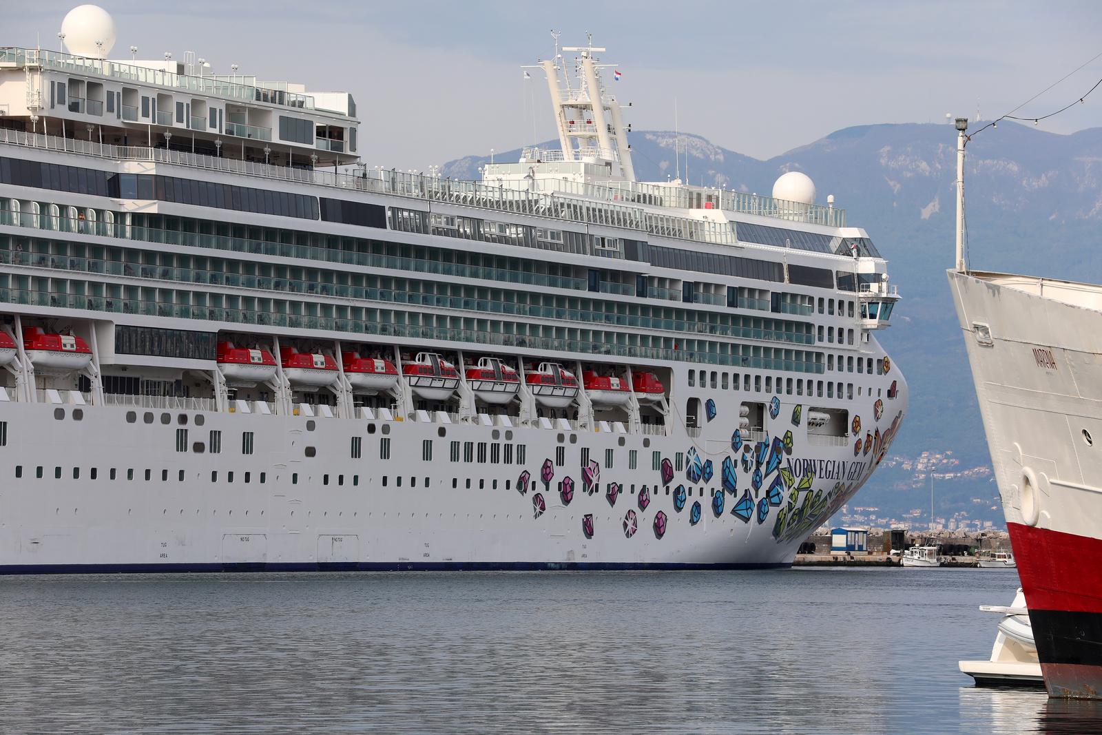 Prvi ovosezonski kruzer Norwegian Gem uplovio u riječku luku pun turista