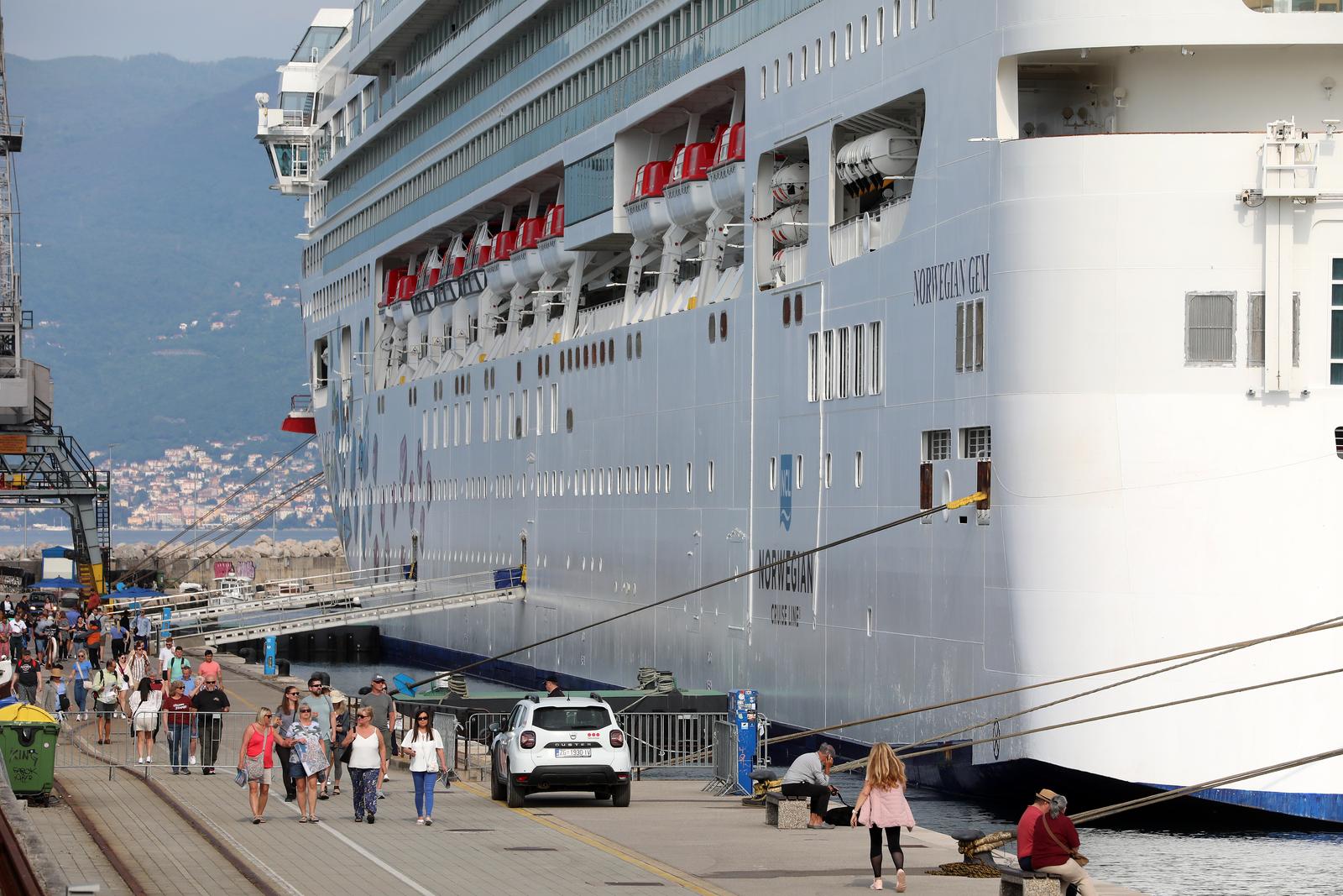 Prvi ovosezonski kruzer Norwegian Gem uplovio u riječku luku pun turista