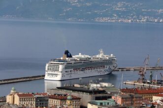 Prvi ovosezonski kruzer Norwegian Gem uplovio u riječku luku pun turista