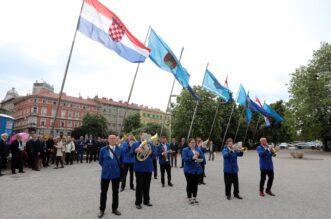 Rijeka: Polaganjem vijenaca na Spomenik oslobođenja na Delti obilježen Dan pobjede nad fašizmom