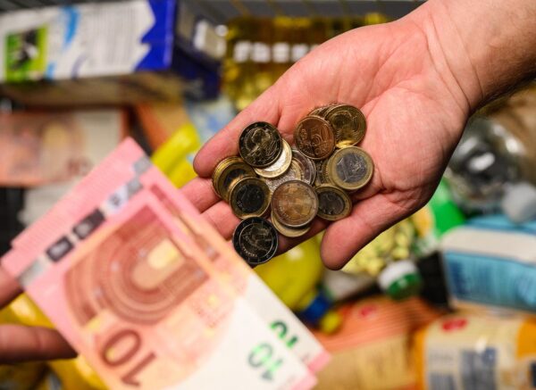 Uvođenje eura dovelo je do poskupljenja što su mnogi poslovni subjekti iskoristili