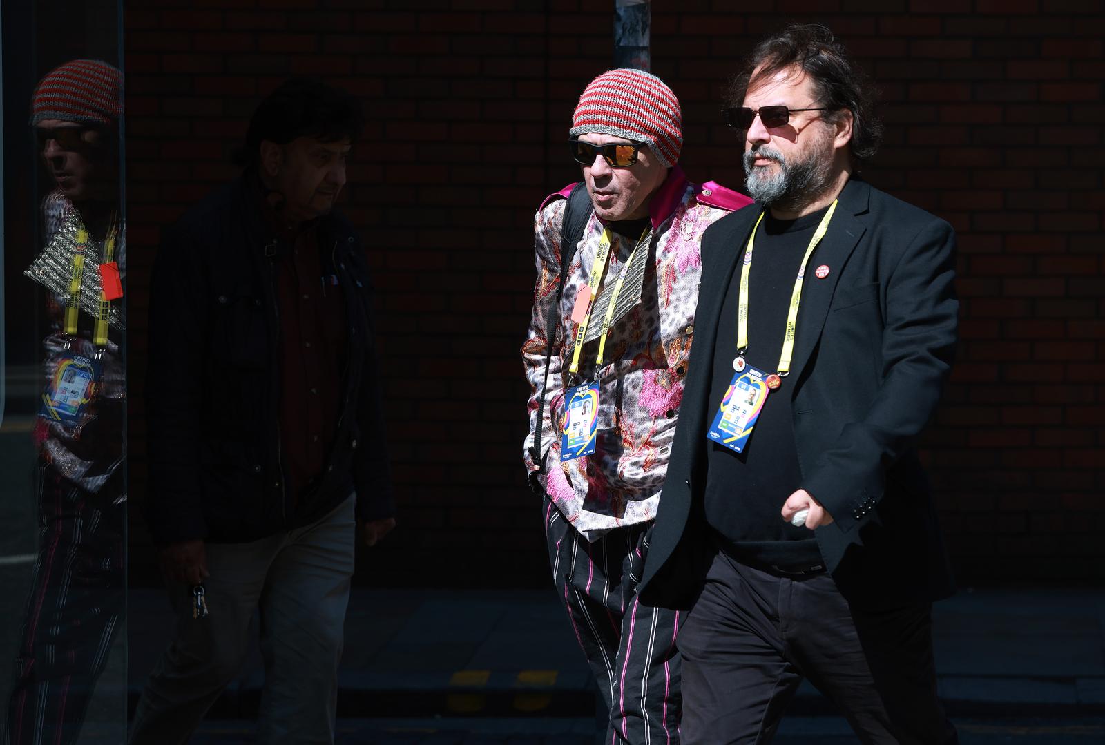 Liverpool: Odlazak benda Let 3 iz Novotel hotela u Bank Arenu na finalnu probu i nastup Liverpool: Odlazak benda Let 3 iz Novotel hotela u Bank Arenu na finalnu probu i nastup