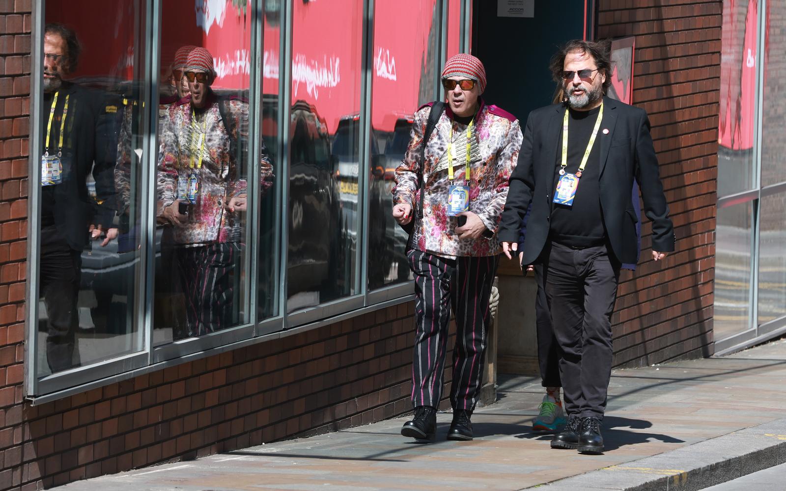 Liverpool: Odlazak benda Let 3 iz Novotel hotela u Bank Arenu na finalnu probu i nastup Liverpool: Odlazak benda Let 3 iz Novotel hotela u Bank Arenu na finalnu probu i nastup