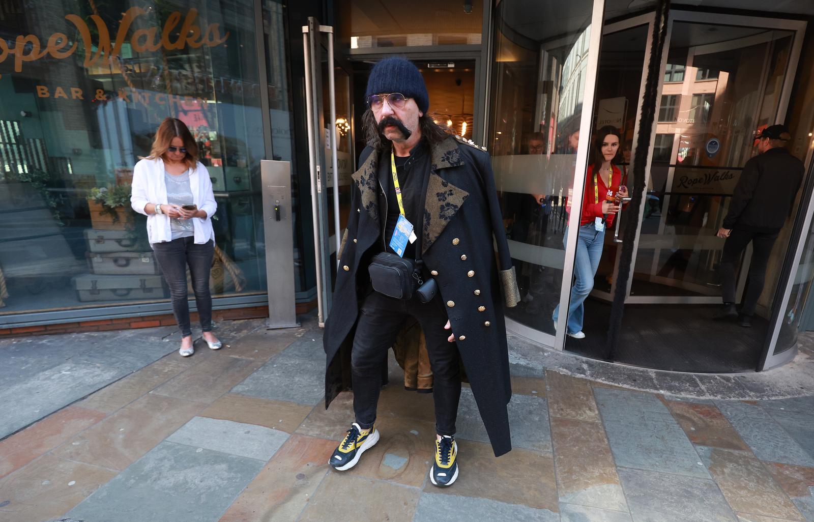 Liverpool: Odlazak benda Let 3 iz Novotel hotela u Bank Arenu na finalnu probu i nastup Liverpool: Odlazak benda Let 3 iz Novotel hotela u Bank Arenu na finalnu probu i nastup