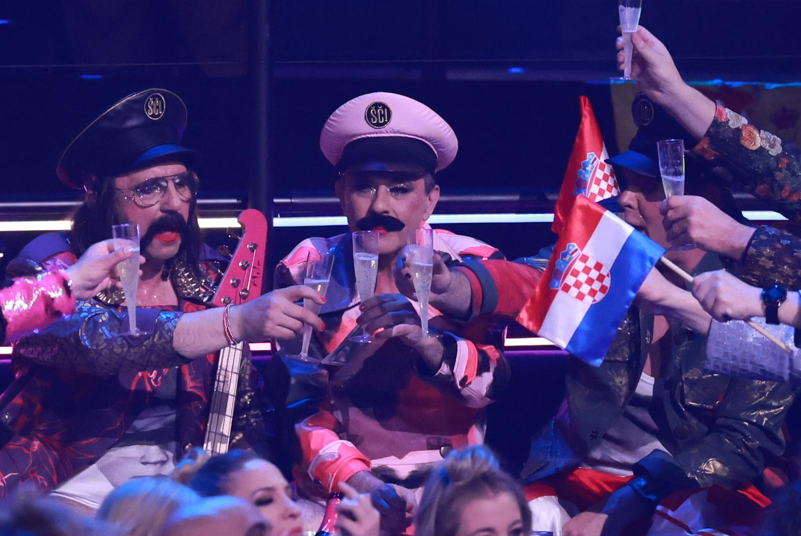 Liverpool: Članovi grupe Let 3 nazdravljaju nakon nastupa na finalnoj večeri Eurosonga