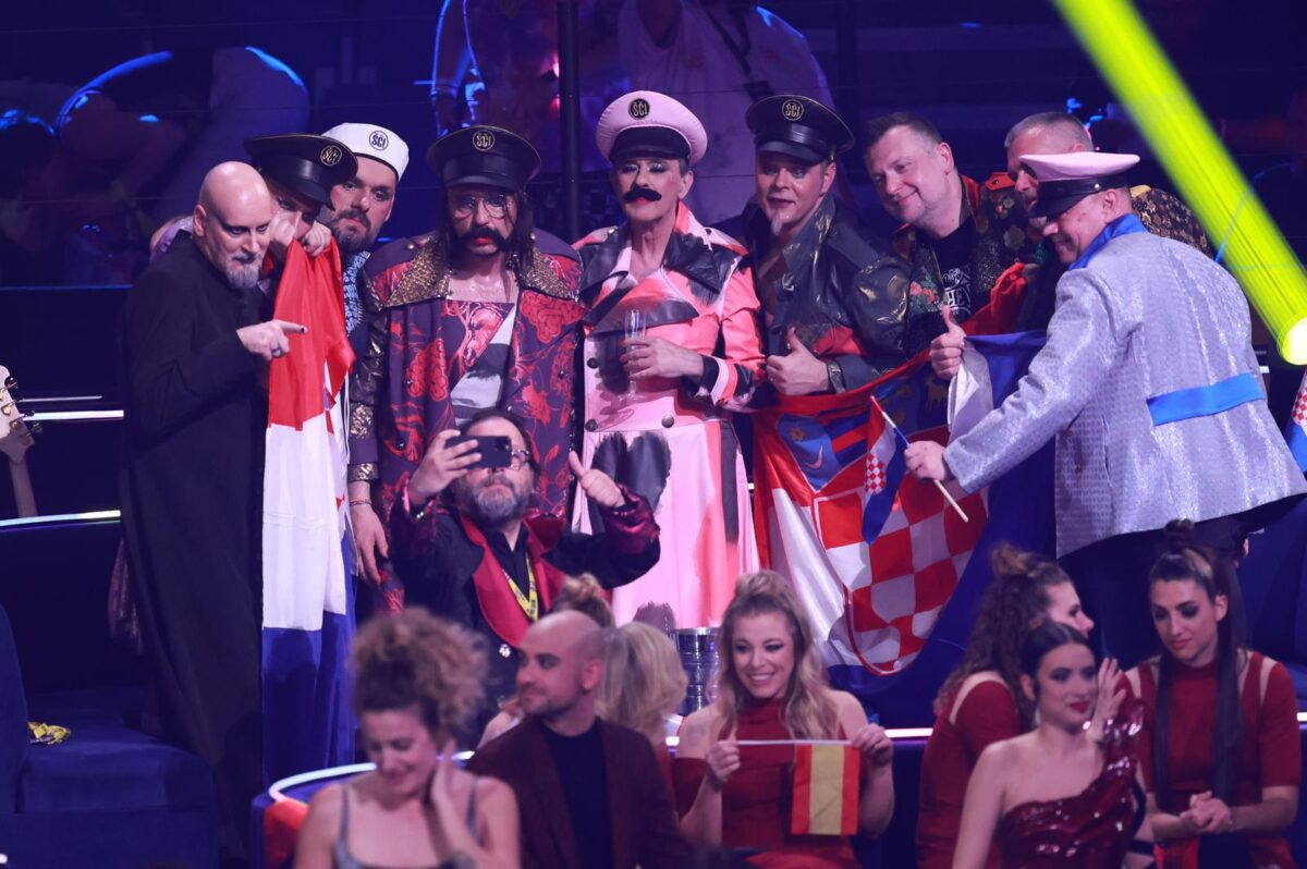 Liverpool: Članovi grupe Let 3 nazdravljaju nakon nastupa na finalnoj večeri Eurosonga