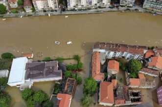 Pogled iz zraka na poplavljeni Obrovac