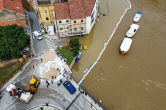 Pogled iz zraka na poplavljeni Obrovac