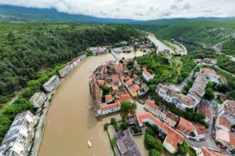 Pogled iz zraka na poplavljeni Obrovac