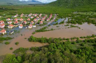 Pogled iz zraka na poplavljeni Gračac