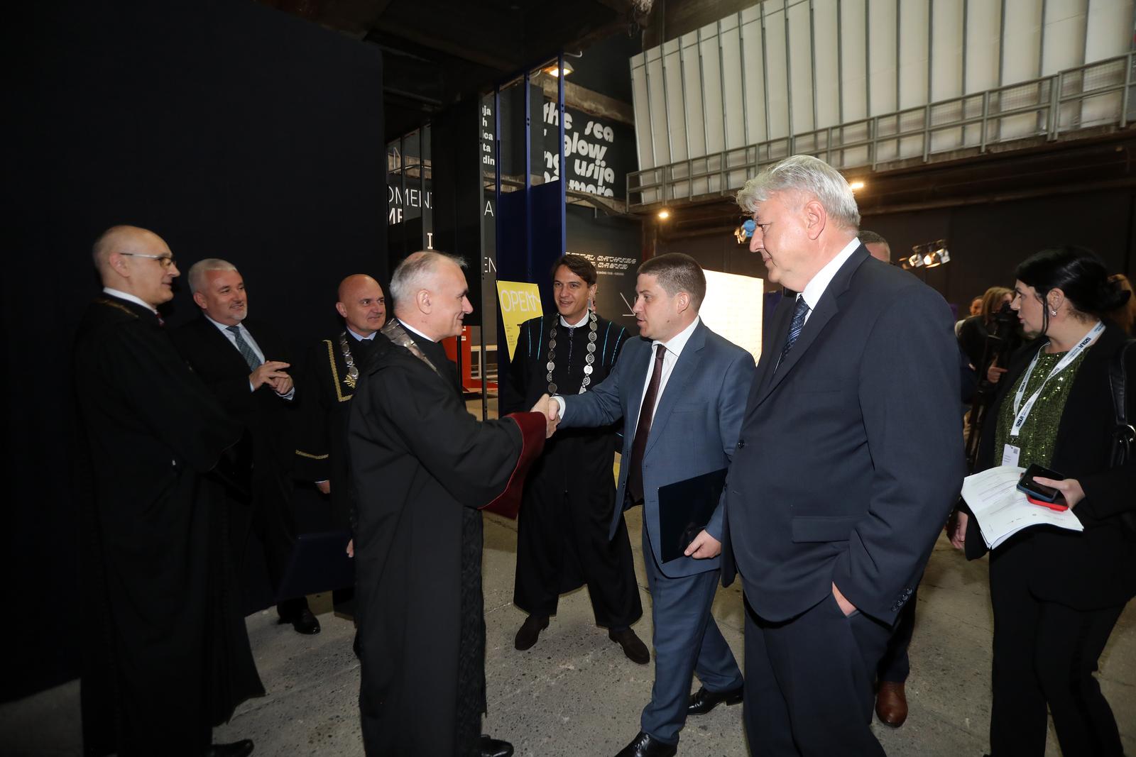 Svečano obilježavanje 50 godina Sveučilišta u Rijeci Svečano obilježavanje 50 godina Sveučilišta u Rijeci